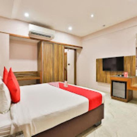 Hotel Radhe Ānand Екстериор снимка