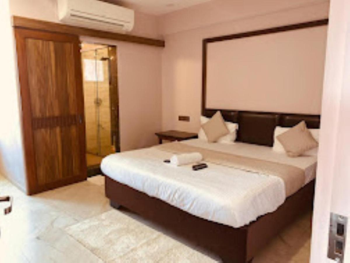 Hotel Radhe Ānand Екстериор снимка