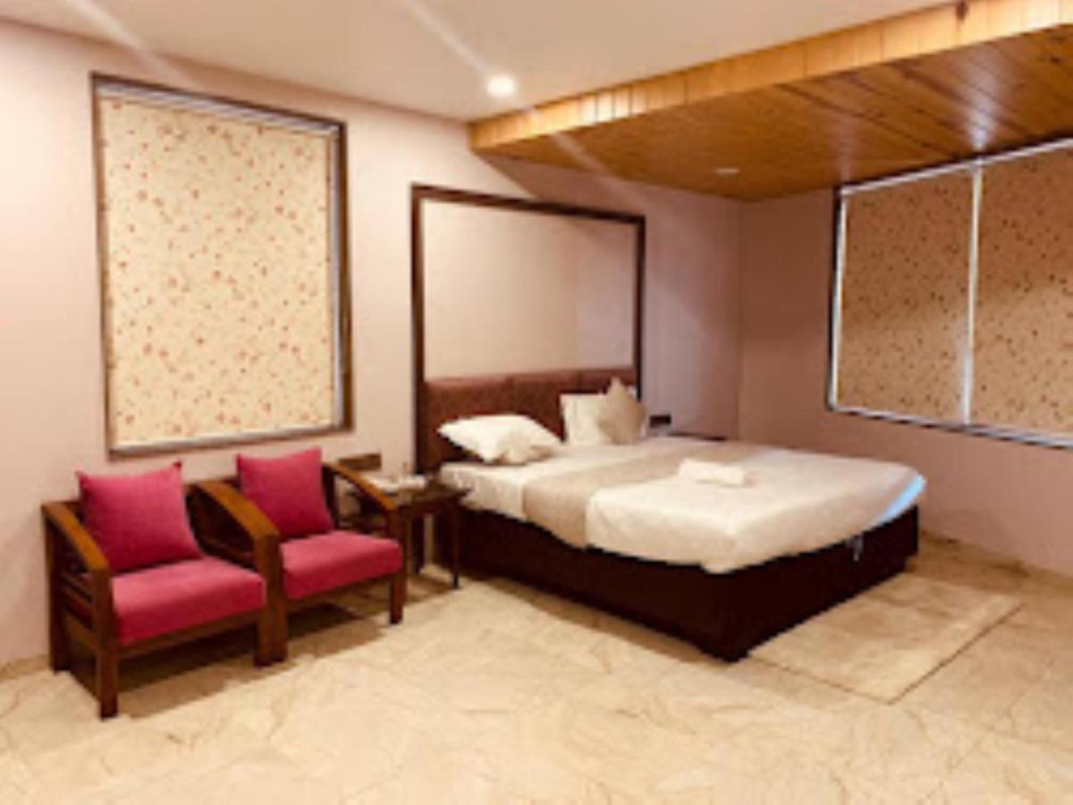 Hotel Radhe Ānand Екстериор снимка